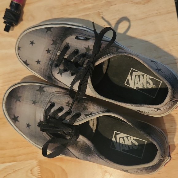Vans - Picture 2 of 7